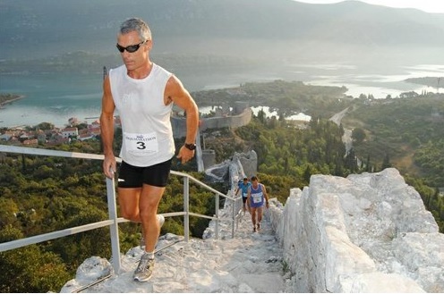 The city of Ston receives every year hundreds of visitors to race in the walls